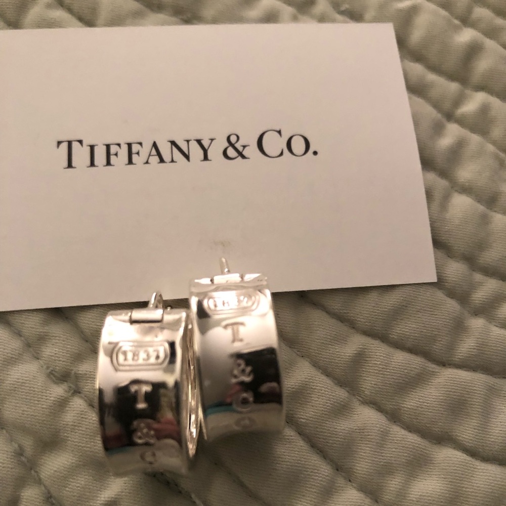 Beautiful authentic Tiffany & Co earrings.